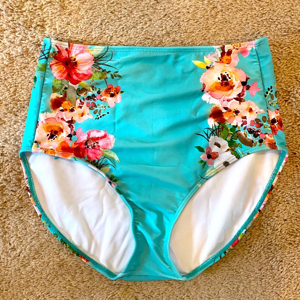 Janela Bay high waisted floral bottoms size small